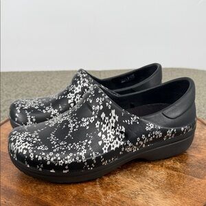 Crocs Shoes Wm 9 Work Neria Pro II Clog Slip On Black White Floral Graphic Nurse
